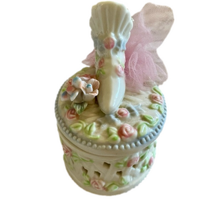 BRIDAL JEWELRY BOX WITH BRIDAL PRINCESS BOOT FLOWERS AND RIBBON
